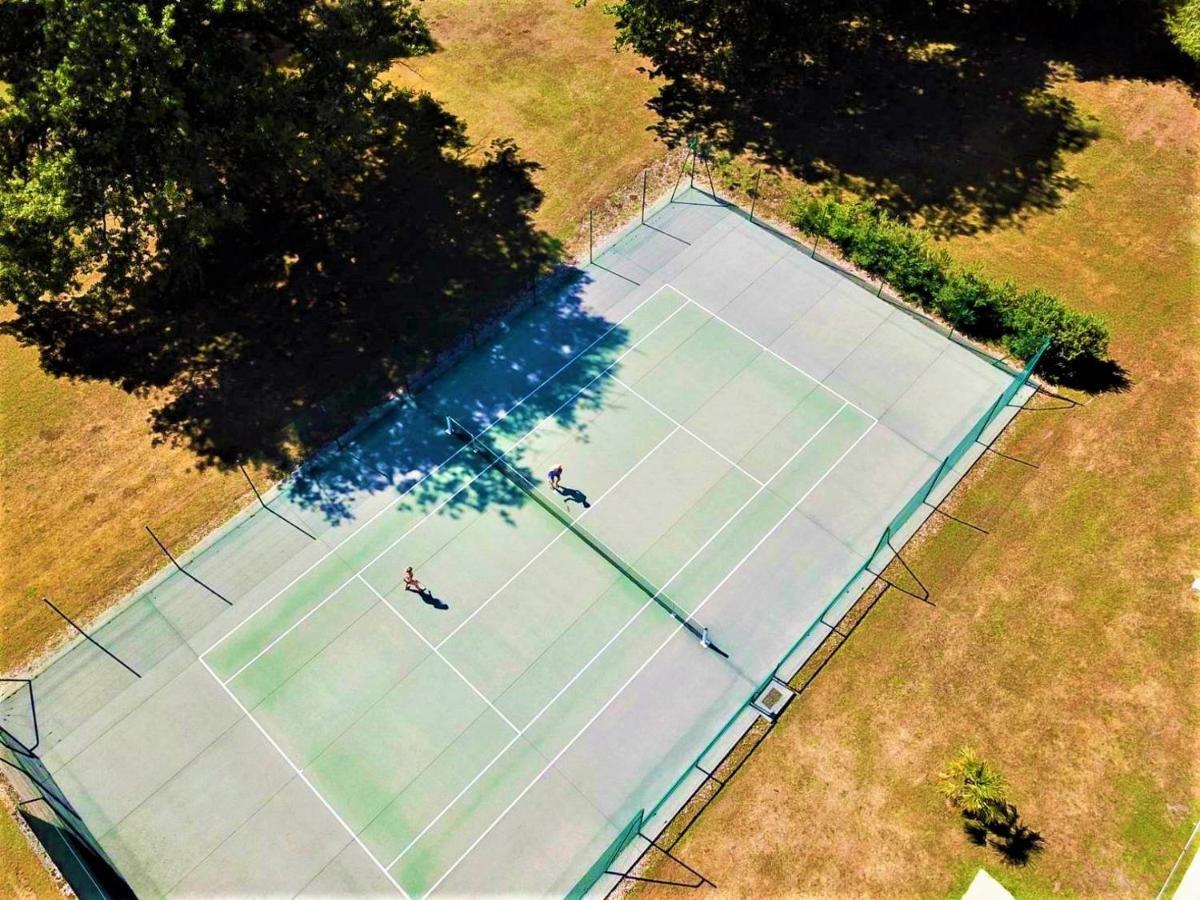 Le Boulay-Morin Chateau Du Boulay Morin מראה חיצוני תמונה Tennis court at the University of Nottingham