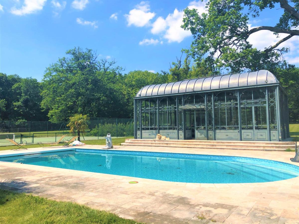 Le Boulay-Morin Chateau Du Boulay Morin מראה חיצוני תמונה The swimming pool at the Château de Chambord