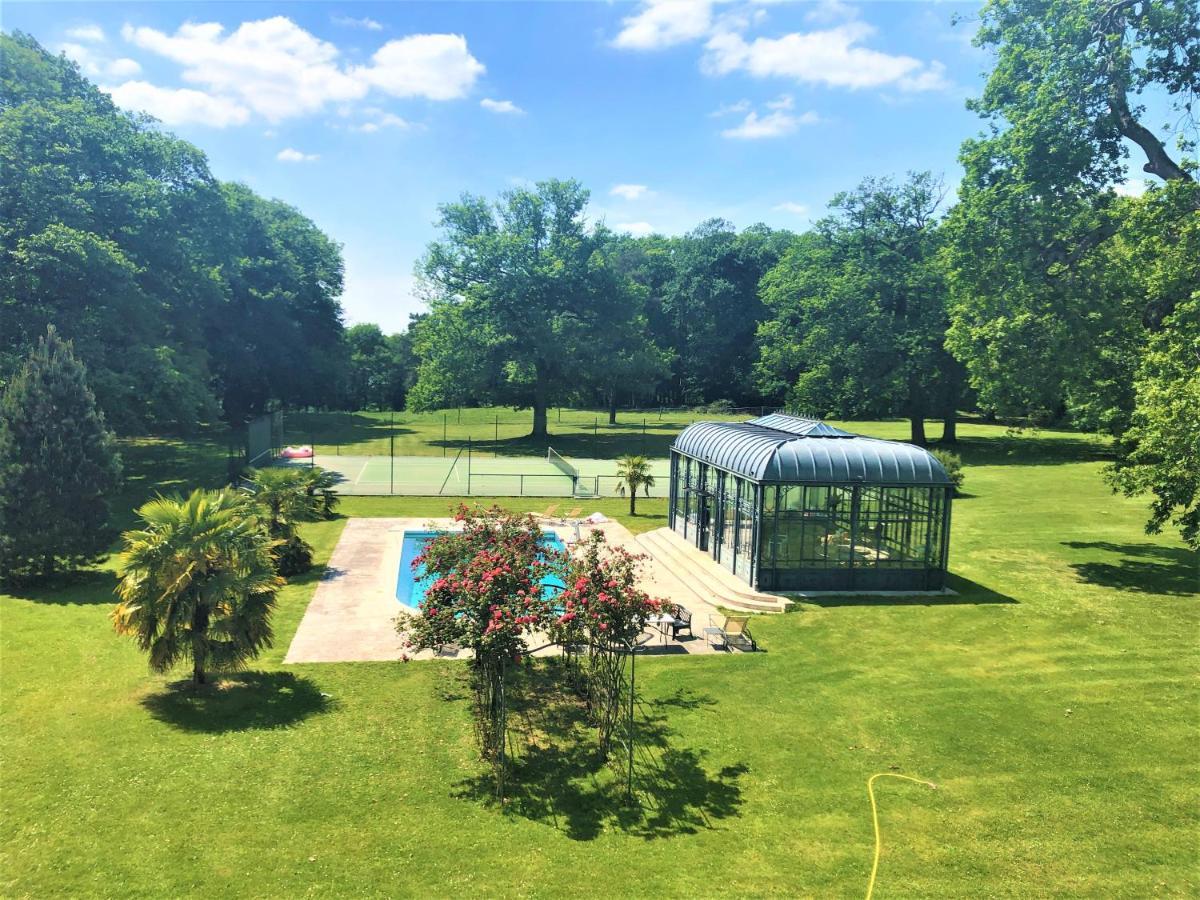 Le Boulay-Morin Chateau Du Boulay Morin מראה חיצוני תמונה The grounds of the former home of the United States Ambassador to France, in 2016