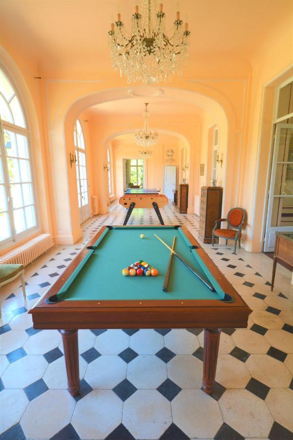 Le Boulay-Morin Chateau Du Boulay Morin מראה חיצוני תמונה A pool table