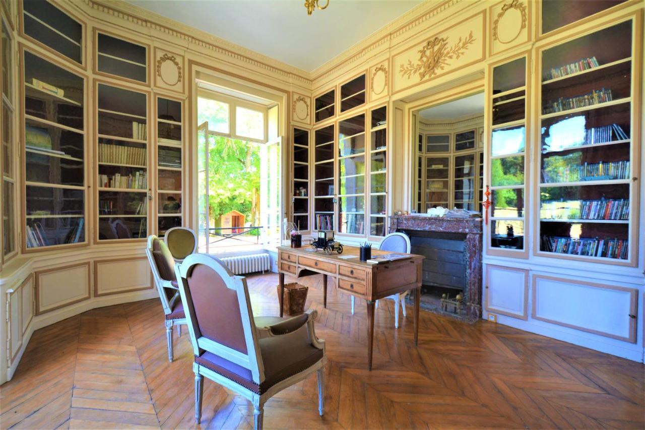 Le Boulay-Morin Chateau Du Boulay Morin מראה חיצוני תמונה Library