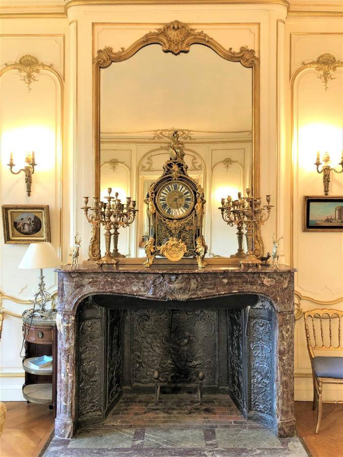 Le Boulay-Morin Chateau Du Boulay Morin מראה חיצוני תמונה The fireplace in the drawing room