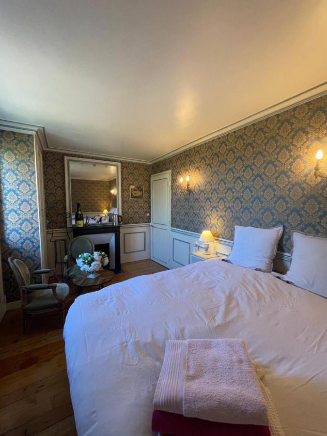 Le Boulay-Morin Chateau Du Boulay Morin מראה חיצוני תמונה A room at the hotel