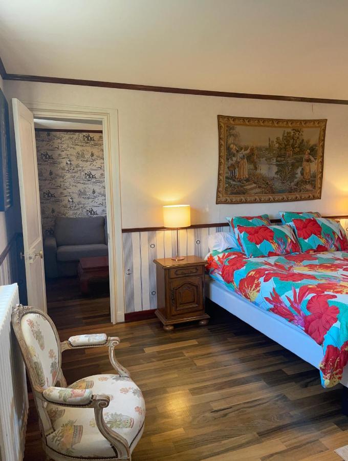 Le Boulay-Morin Chateau Du Boulay Morin מראה חיצוני תמונה A bedroom at the hotel