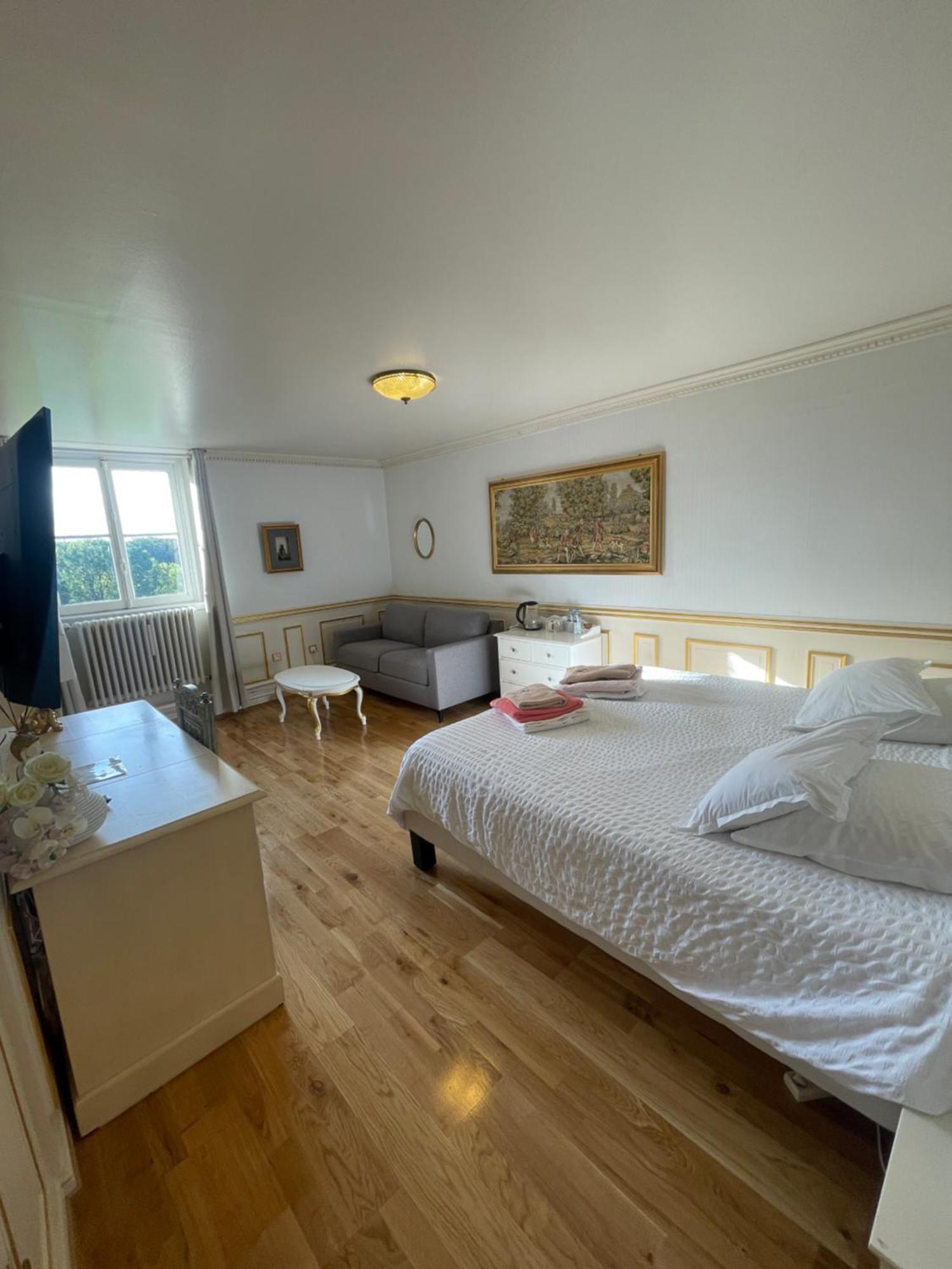 Le Boulay-Morin Chateau Du Boulay Morin מראה חיצוני תמונה A room at the hotel