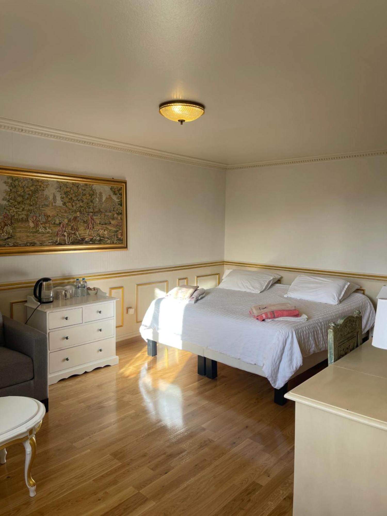 Le Boulay-Morin Chateau Du Boulay Morin מראה חיצוני תמונה A room at the hotel